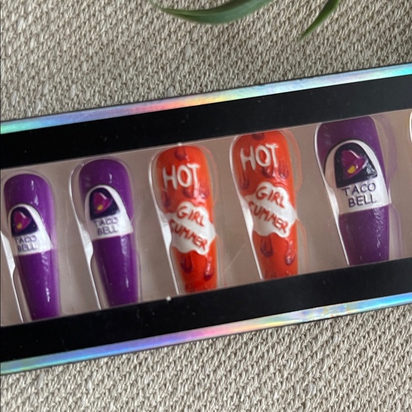 TACO BELL PRESS ON NAIL SET - Picture 2 of 5